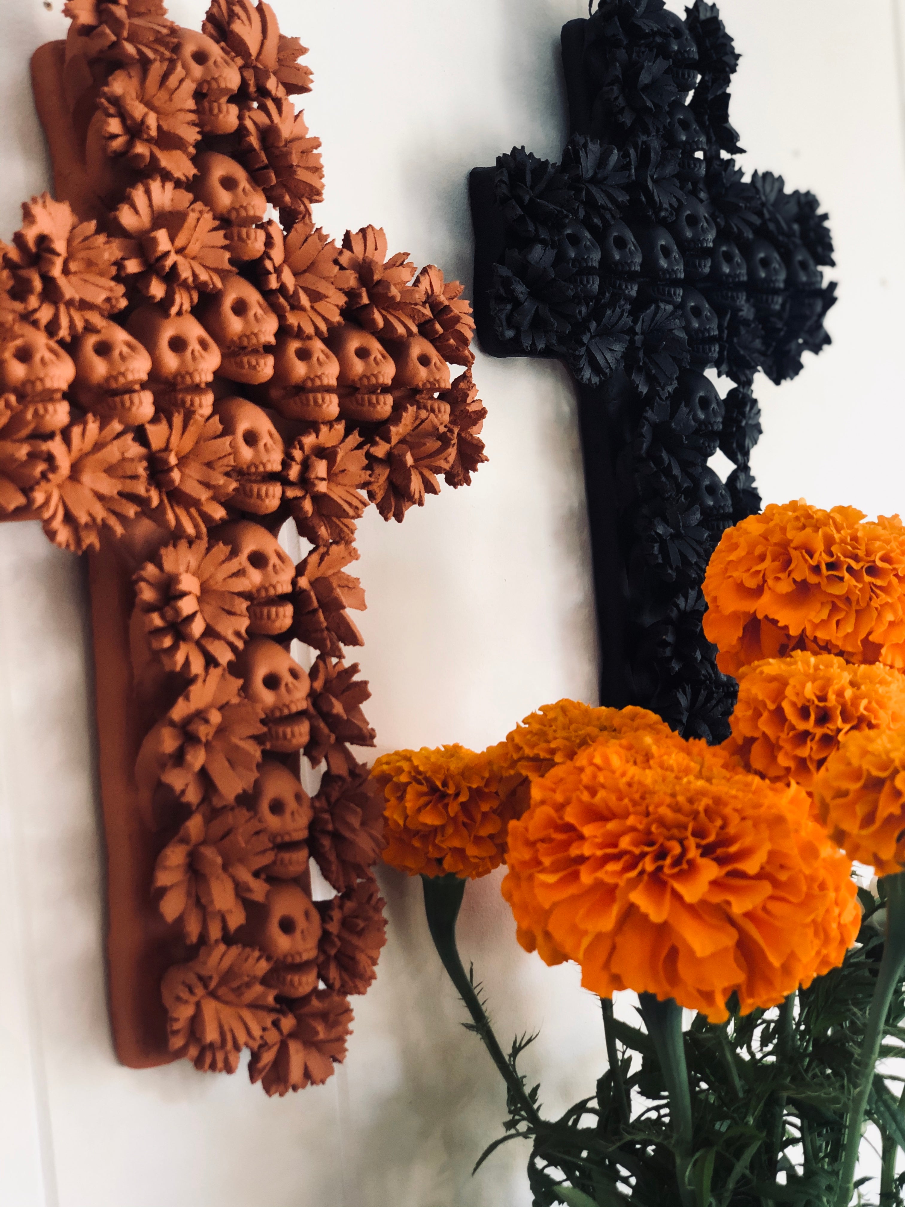 Small Clay Skull Cross | TEOCALI